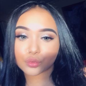 Meet your Posher, Aviana